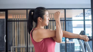 Cách khởi động trước khi tập thể dục