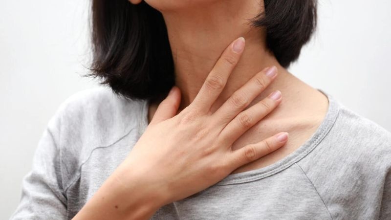 Nuốt vướng ở cổ nhưng không đau có đáng lo không?
