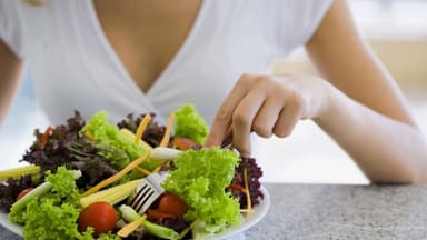 Ăn xong hay ợ hơi: Nguyên nhân và giải pháp hỗ trợ