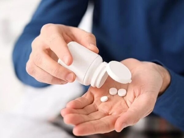 có nên uống hạ sốt sau tiêm vacxin