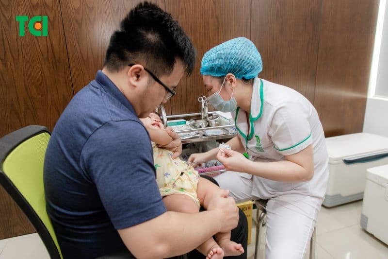 Việc tiêm vắc xin MMR không chỉ giúp ngăn ngừa cá nhân khỏi các bệnh truyền nhiễm mà còn giúp giảm thiểu sự lây lan của virus.