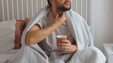 Nuốt có cảm giác vướng ở cổ cảnh báo bệnh lý nguy hiểm