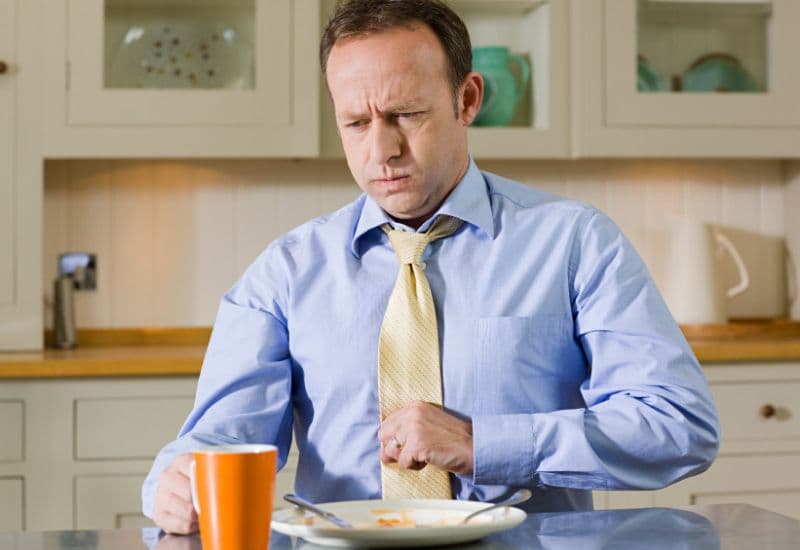 Dấu hiệu của ợ hơi nhiều cho thấy dạ dày đang