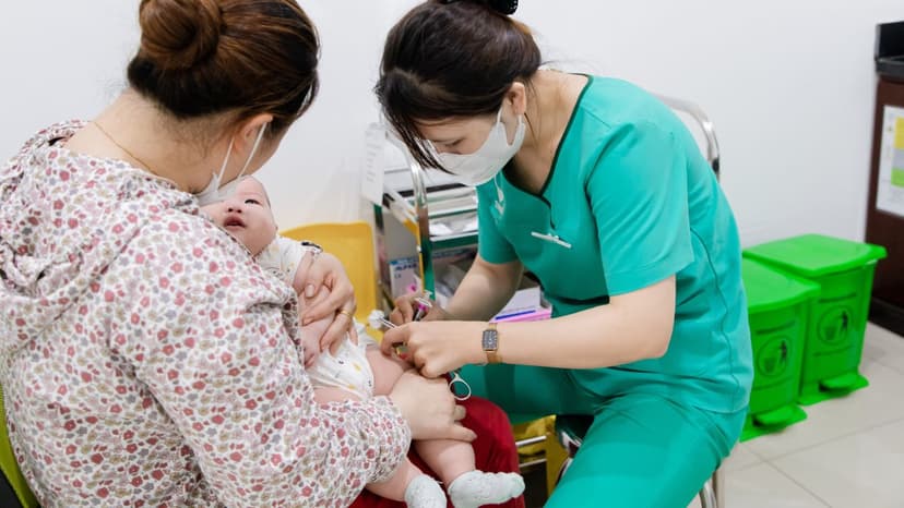 Những điều cha mẹ cần biết về thời điểm tiêm vắc xin 5 trong 1