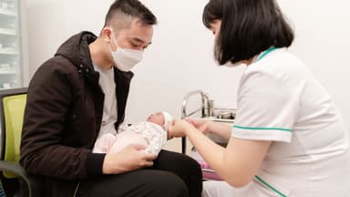 Những lưu ý đặc biệt trong việc tiêm vacxin cho trẻ sơ sinh