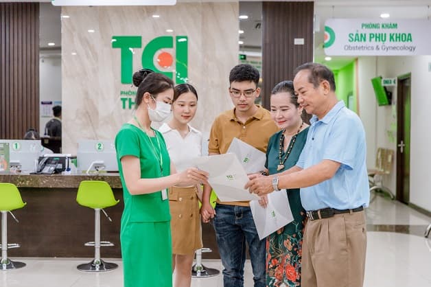 Khi thăm khám tại TCI 216 Trần Duy Hưng, khách hàng được tư vấn và hướng dẫn chu đáo.