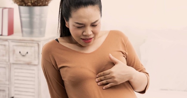 Khi bị áp xe vú, chị em sẽ thấy đau nhức ở vú
