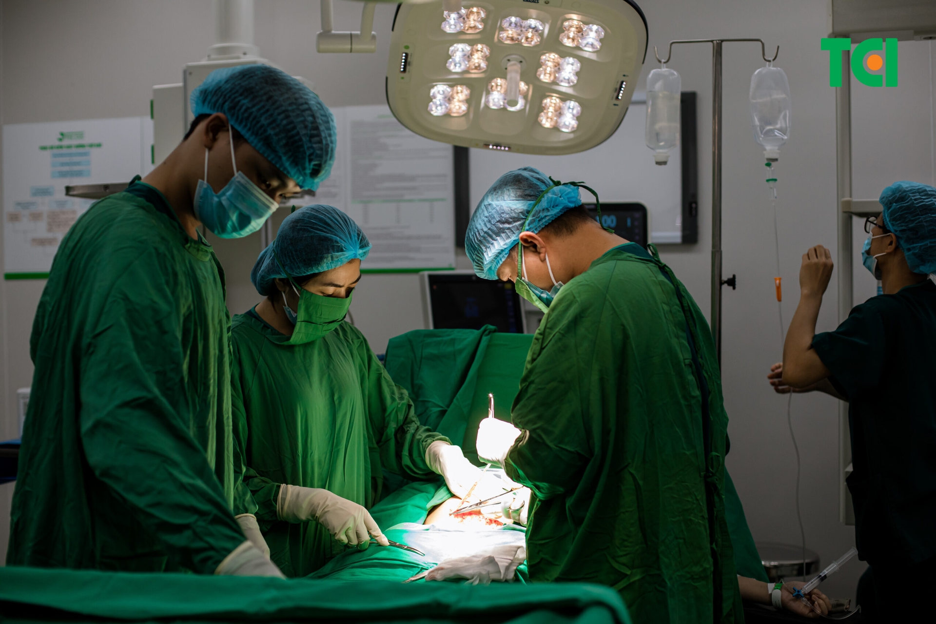 Tại Bệnh viện ĐKQT Thu Cúc, phẫu thuật lấy thai sẽ được thực hiện an toàn và đảm bảo theo quy định của Bộ Y tế