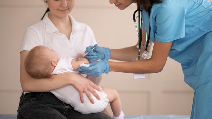 Trẻ 3 tháng mới tiêm mũi 5 trong 1: Chuyên gia khuyến cáo