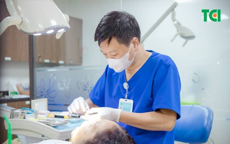 Trồng răng giả có đắt không