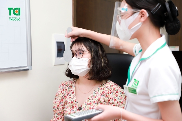 Khi bị viêm nhiễm tại nơi lệ đạo bị tắc người bệnh có xu hướng bị suy giảm thị lực và nhìn mờ hơn