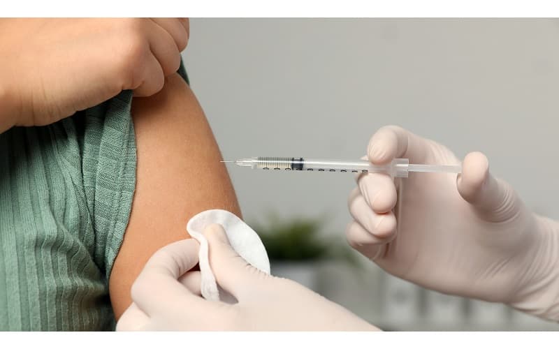 Việc tiêm vắc-xin phòng ngừa virus HPV được xem là một trong những giải pháp hiệu quả nhất để giảm thiểu nguy cơ mắc ung thư cổ tử cung