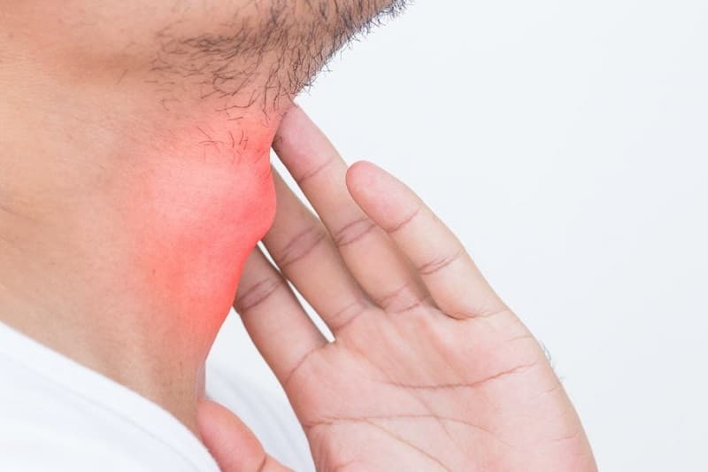 ấn vào yết hầu thấy đau là dấu hiệu cảnh báo nhiều bệnh lý