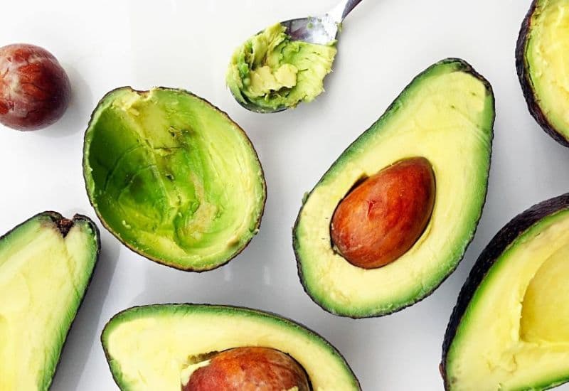 Cho bé ăn bơ từ sớm mang lại nhiều lợi ích cho sự phát triển toàn diện của trẻ sau này.