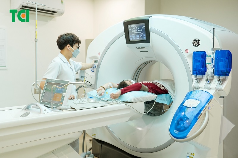 thăm khám định kỳ tại cơ sở y tế