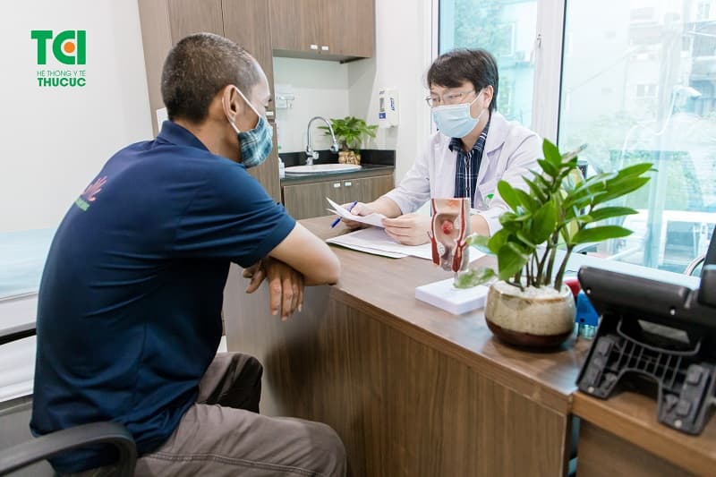 người thân đi khám sức khỏe