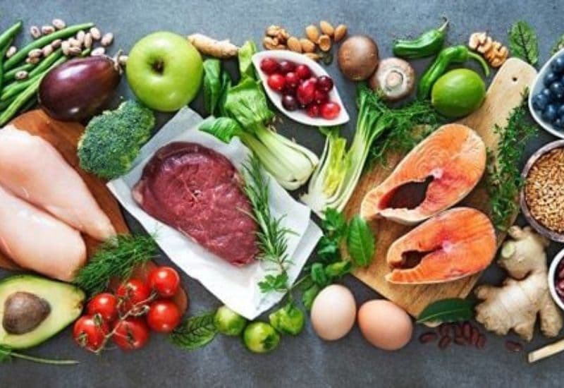 Chăm sóc trẻ suy dinh dưỡng phải điều chỉnh theo tình trạng sức khỏe của bé.