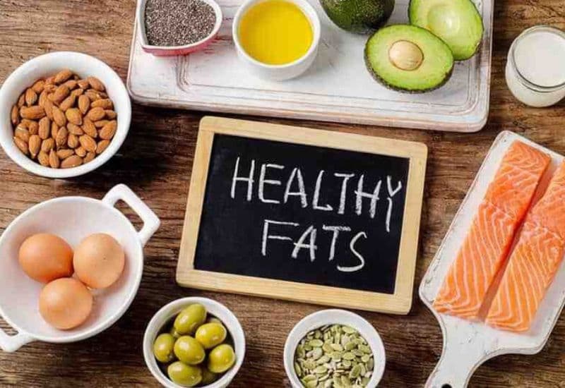 Chất béo tốt nên là một phần không thể thiếu trong chế độ ăn của người bị mỡ máu.