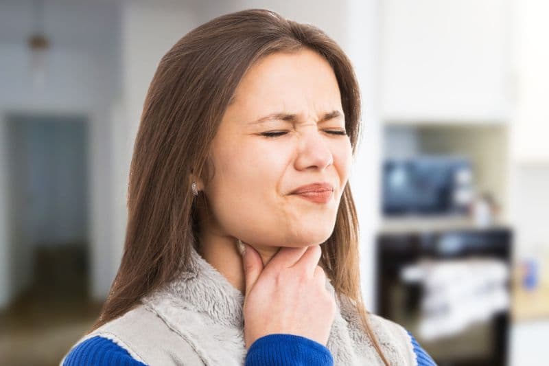 khó nuốt và đau khi ăn uống