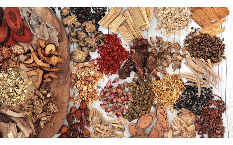 Một số người bệnh có thể tìm đến các liệu pháp thay thế như thảo dược, vitamin liều cao, ăn kiêng đặc biệt hoặc các biện pháp dân gian