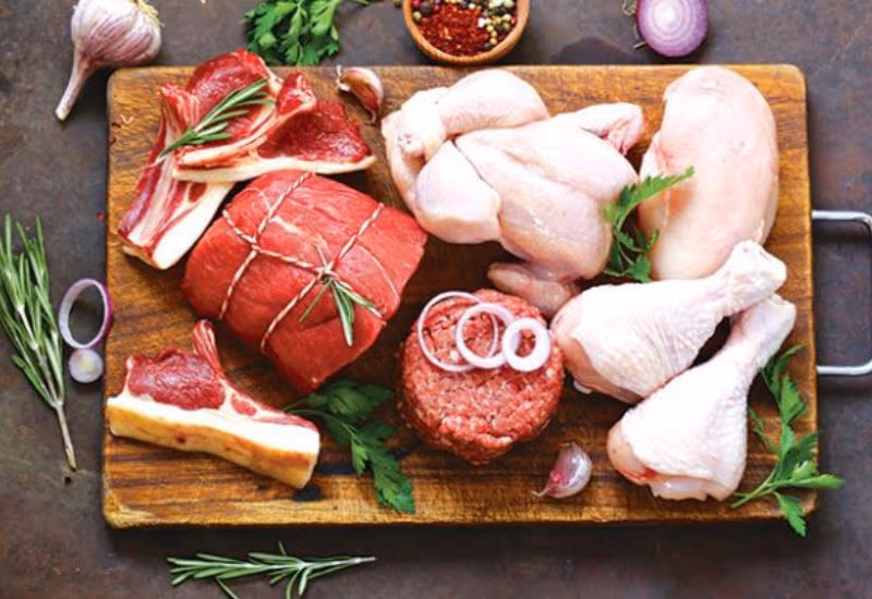 Việc cho em bé ăn thịt hỗ trợ bé hấp thu dinh dưỡng tốt hơn.