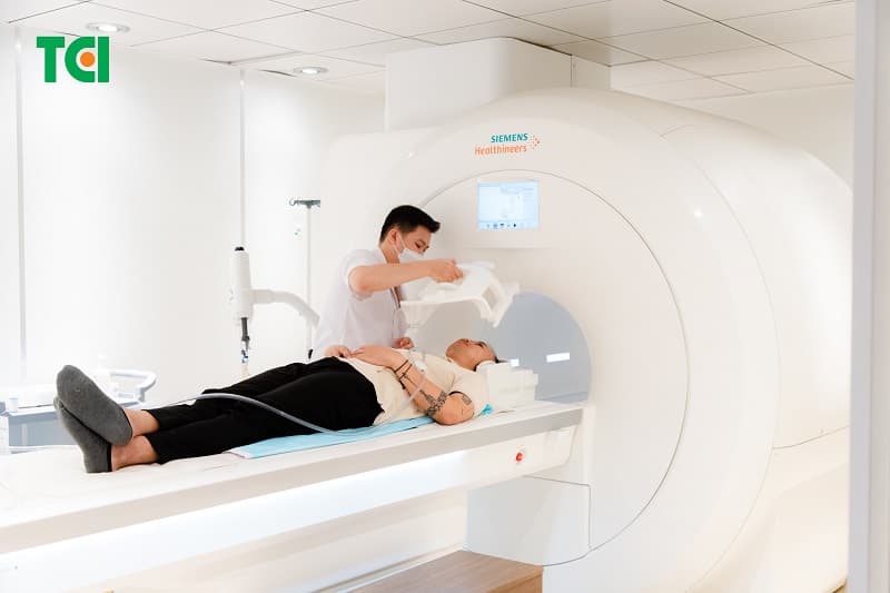 đi khám sức khỏe để phát hiện u hạch sớm