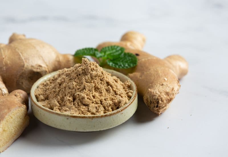Tam thất, hay Panax notoginseng, là một loại dược liệu thuộc họ nhân sâm, được sử dụng phổ biến trong y học cổ truyền Trung Quốc và Việt Nam.