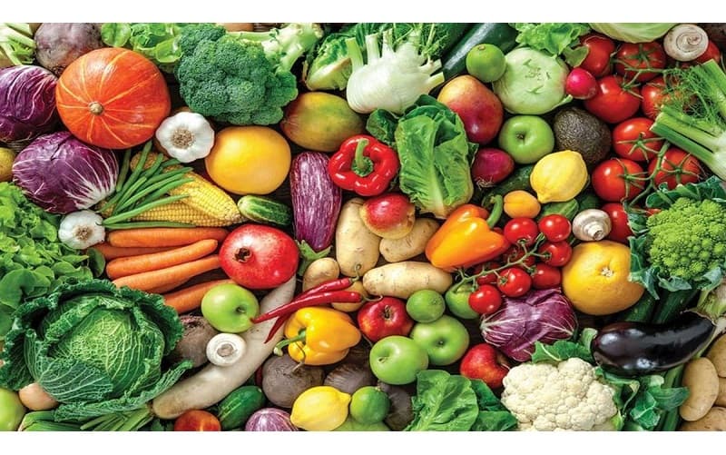 Bổ sung nhiều rau xanh, trái cây tươi, ngũ cốc nguyên cám… giúp cải thiện chức năng tiêu hóa, làm sạch đại tràng và giảm nguy cơ hình thành polyp hoặc tế bào bất thường