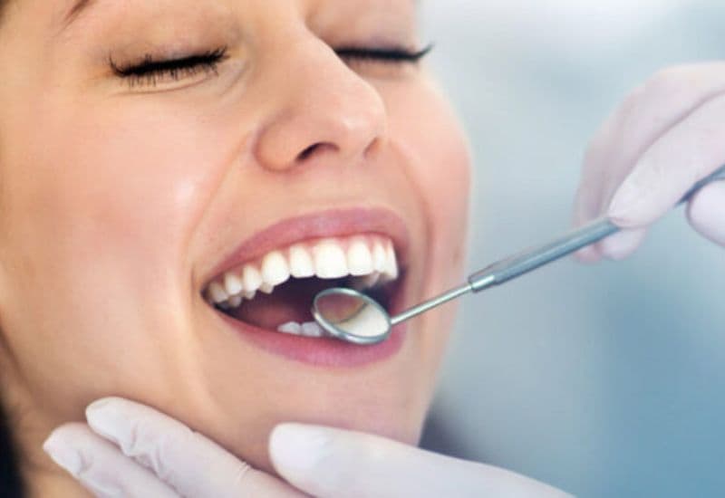 Sau khi trồng răng cửa, chăm sóc răng miệng đúng cách là yếu tố then chốt để đạt kết quả tốt nhất.