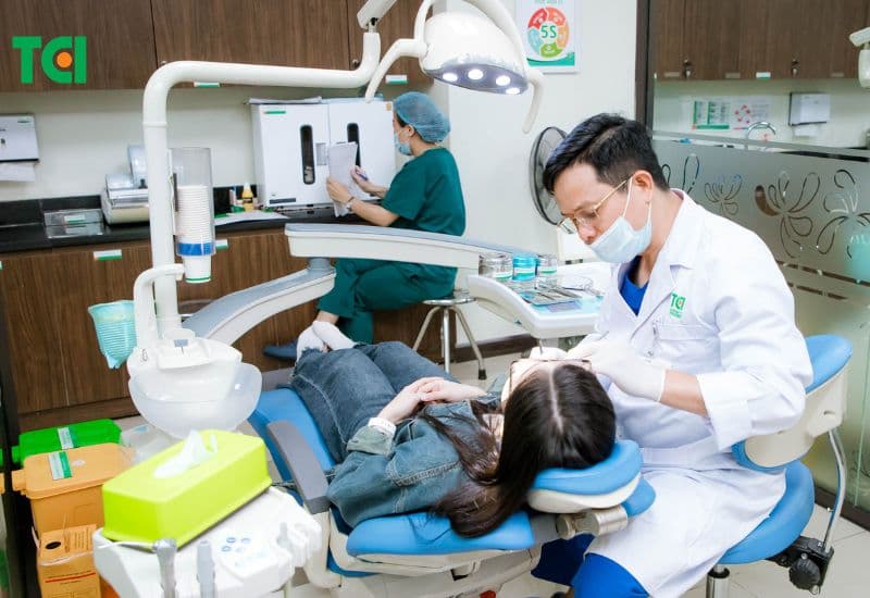 Bạn nên đến bác sĩ nha khoa định kỳ để phát hiện sớm các vấn đề về răng miệng