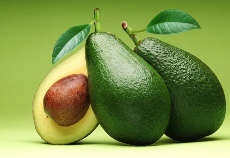 Bé 6 tháng ăn bơ không chỉ hỗ trợ hệ tiêu hóa hoạt động hiệu quả mà còn bổ sung nhiều dưỡng chất quan trọng