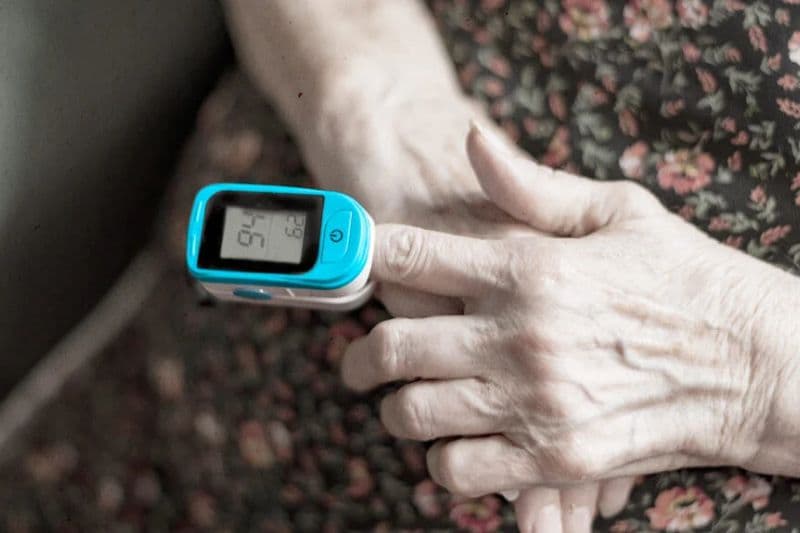 cung cấp oxy cho người bị hen phế quản