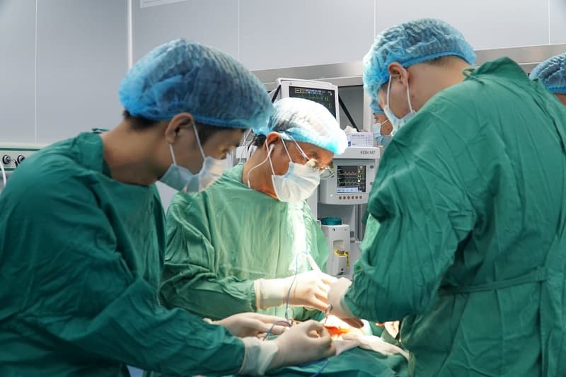 Phẫu thuật được xem là bước điều trị cơ bản và quan trọng nhất đối với phần lớn các trường hợp ung thư tuyến giáp