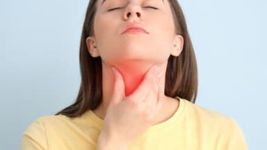 Giải đáp thắc mắc khối u tuyến giáp có nguy hiểm không