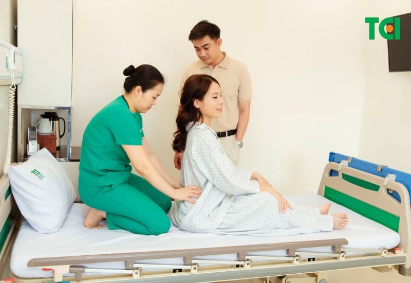 Mẹ được chăm sóc thư giãn khi đăng ký gói.