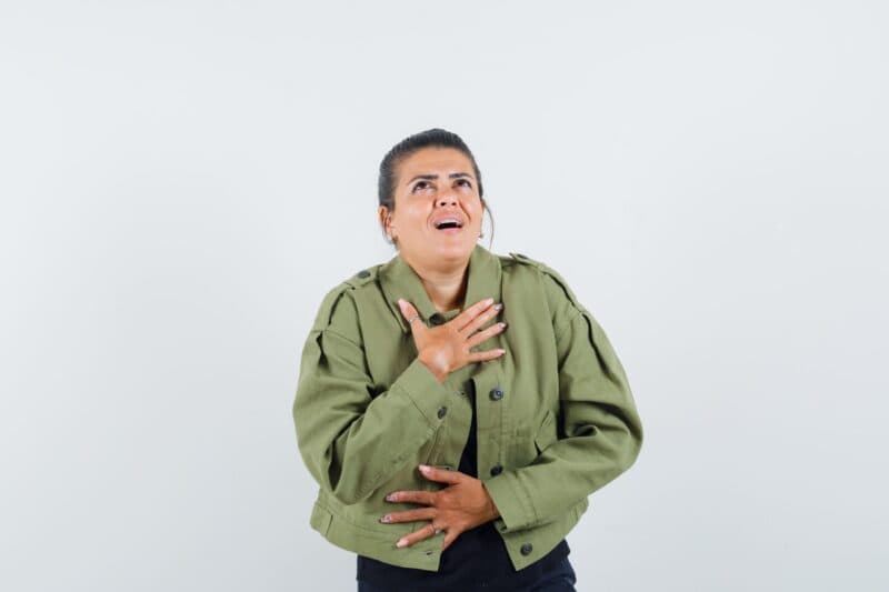 Nuốt vướng do trào ngược có thể bị nhầm lẫn với triệu chứng của bệnh lý khác