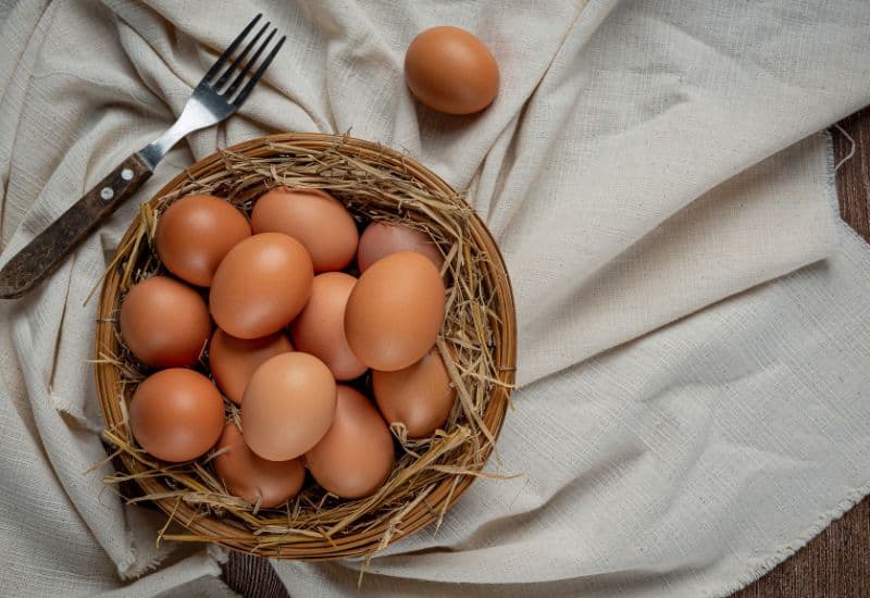 Giải đáp chi tiết thắc mắc: Mỡ máu cao có ăn được trứng gà không?