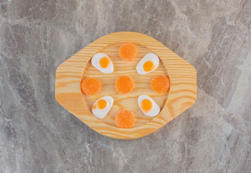 Trứng muối đã qua chế biến, chứa nhiều natri, không tốt cho tim mạch và huyết áp.