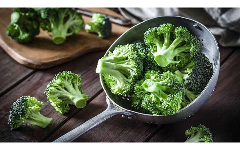 Vitamin C là chất chống oxy hóa mạnh, hỗ trợ làm dịu đường thở và giảm biểu hiện viêm