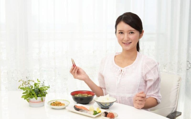 Người bệnh vẫn có thể ăn uống bình thường, miễn là duy trì chế độ ăn lành mạnh