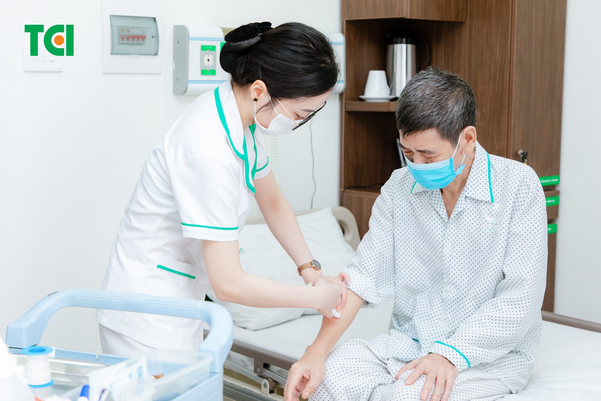 Chăm sóc sau phẫu thuật tán sỏi nội soi ống mềm