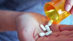 Sỏi đường tiết niệu uống thuốc gì: Những lưu ý quan trọng