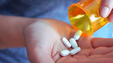 Sỏi đường tiết niệu uống thuốc gì: Những lưu ý quan trọng