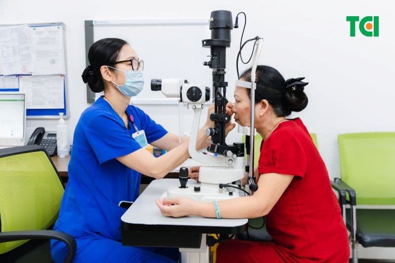 viêm kết mạc lây qua đường nào