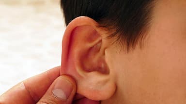 Viêm tai giữa mạn tính ở trẻ – Biến chứng và cách điều trị