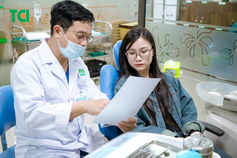 Bệnh mụn rộp herpes ở môi nên được bác sĩ thăm khám và tư vấn chính xác nhất