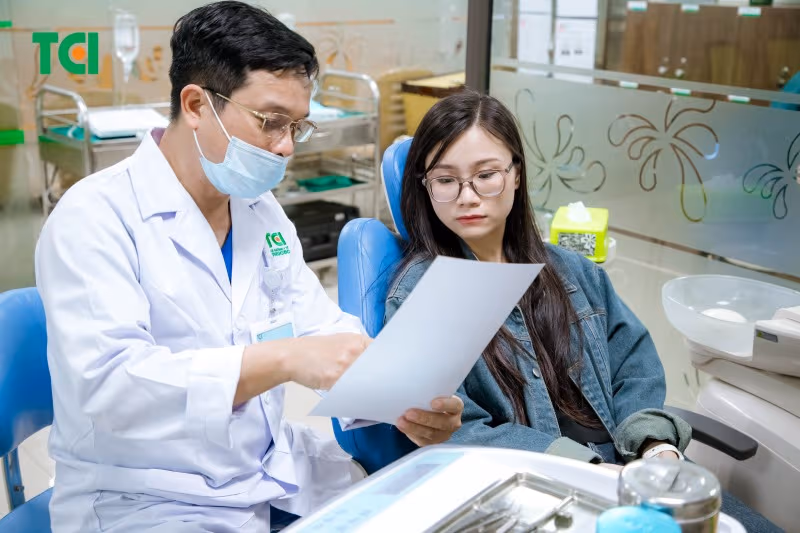 Bệnh mụn rộp herpes ở môi nên được bác sĩ thăm khám và tư vấn chính xác nhất