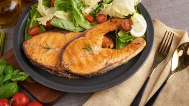 Tìm hiểu về vấn đề bị thuỷ đậu có kiêng ăn cá không