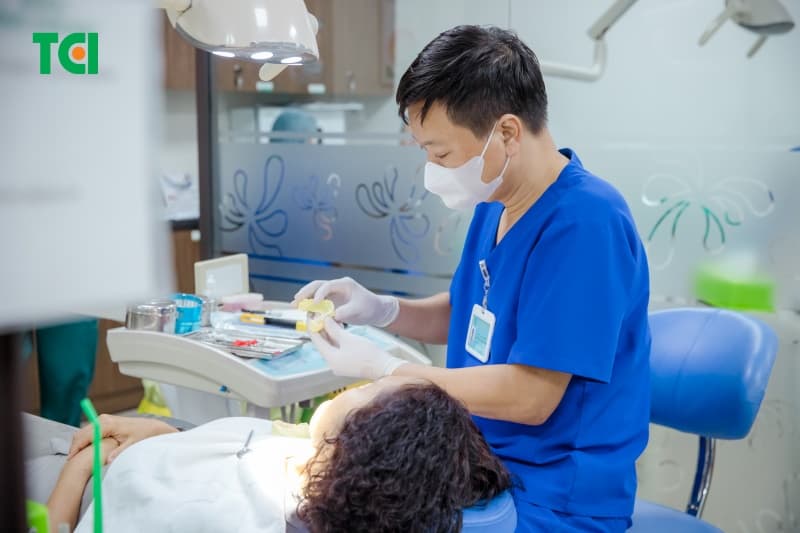 Bọc răng sứ có phải diệt tủy không? Câu trả lời chính xác của bác sĩ