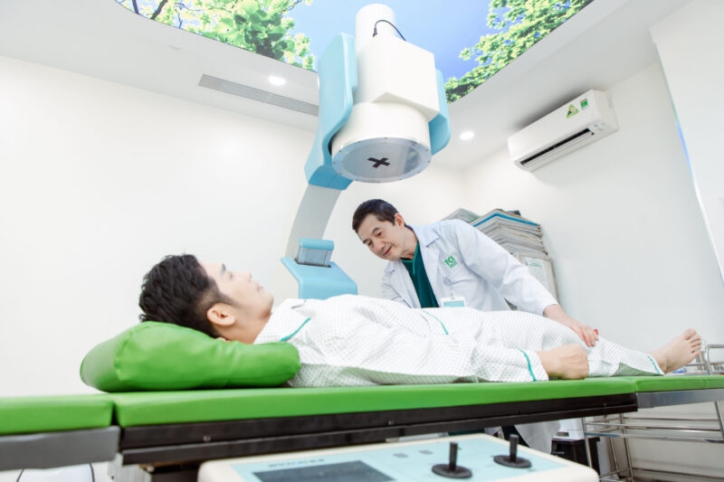 Nếu nguyên nhân là sỏi, tùy vị trí và kích thước, bác sĩ có thể chỉ định tán sỏi